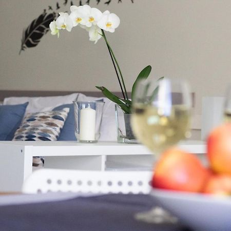 Happy Home Saronno Bagian luar foto