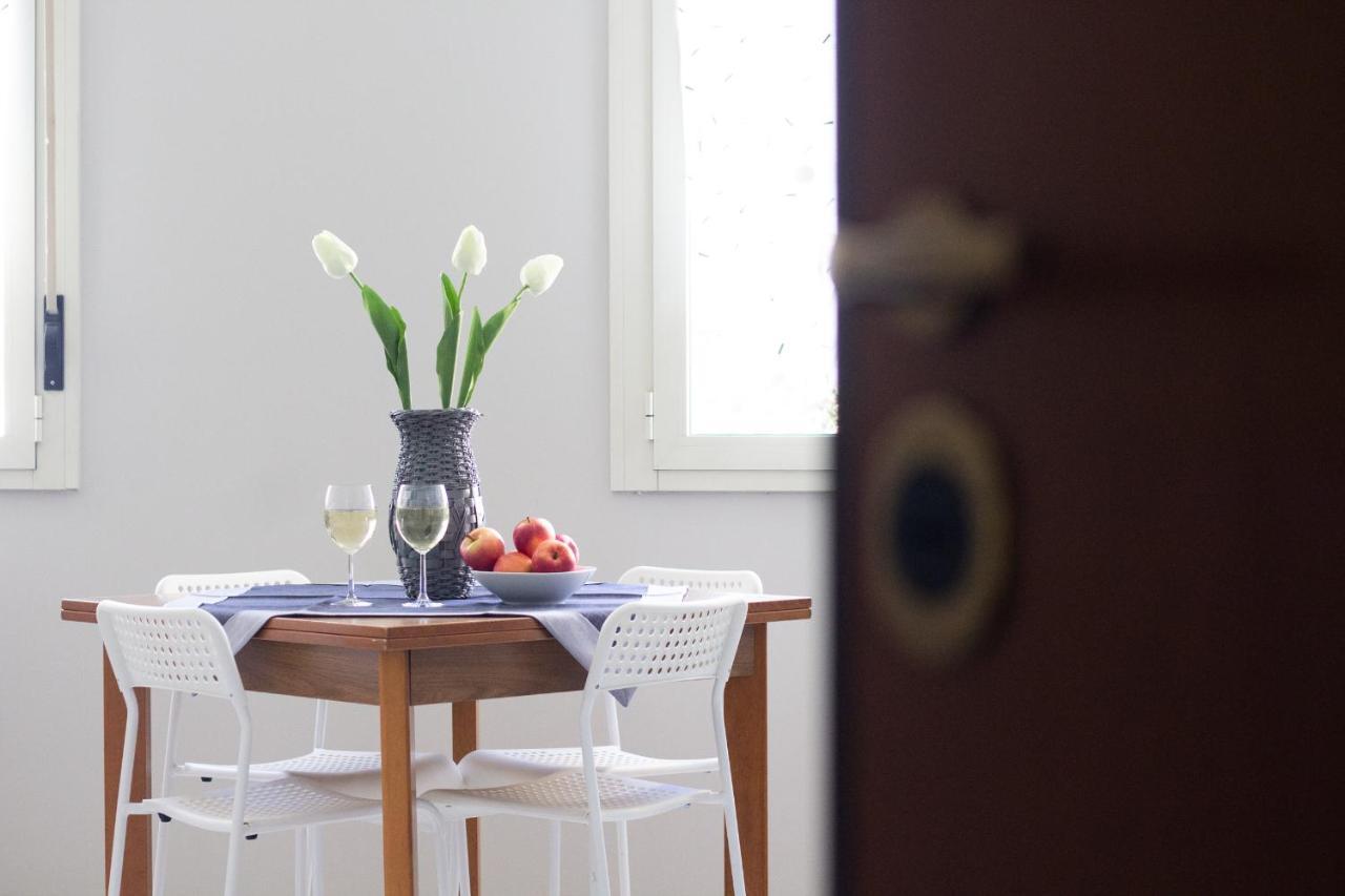 Happy Home Saronno Bagian luar foto