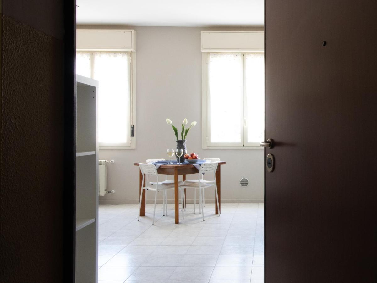 Happy Home Saronno Bagian luar foto